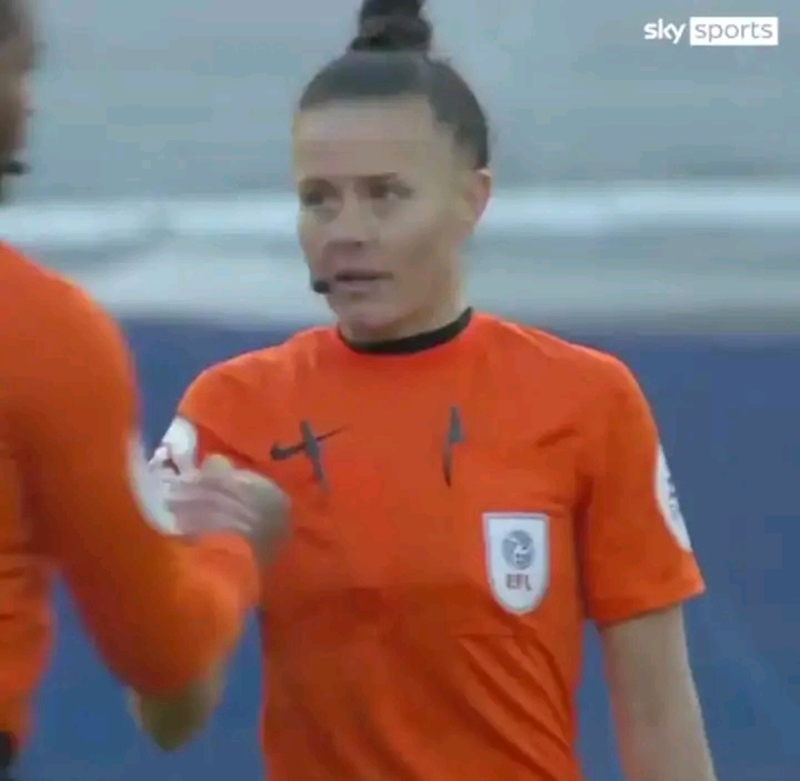 Rekor Baru! Rebecca Welch Jadi Wasit Wanita Pertama di Liga Inggris