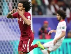 Striker Qatar Ini Tunjukkan Sikap Aneh Tak Mau Pasang Wajah di Kamera