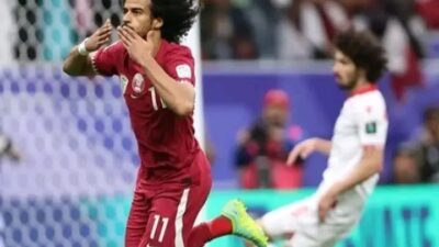 Striker Qatar Ini Tunjukkan Sikap Aneh Tak Mau Pasang Wajah di Kamera