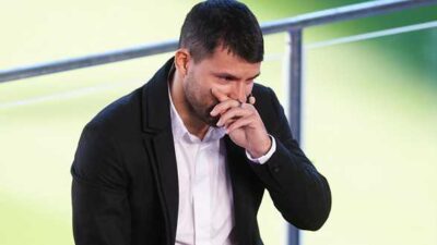 Aguero Bantah Rumor Kembalinya ke Lapangan