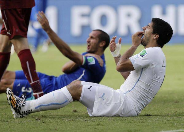 Suarez Ungkap Cerita Kontroversial Bagaimana Gigitan Chiellini Mengubah Jalannya Transfer ke Arsenal SCORE.CO.ID