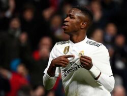 Ketika Vinicius Dituduh Bertingkah, Ancelotti Berani Membelanya