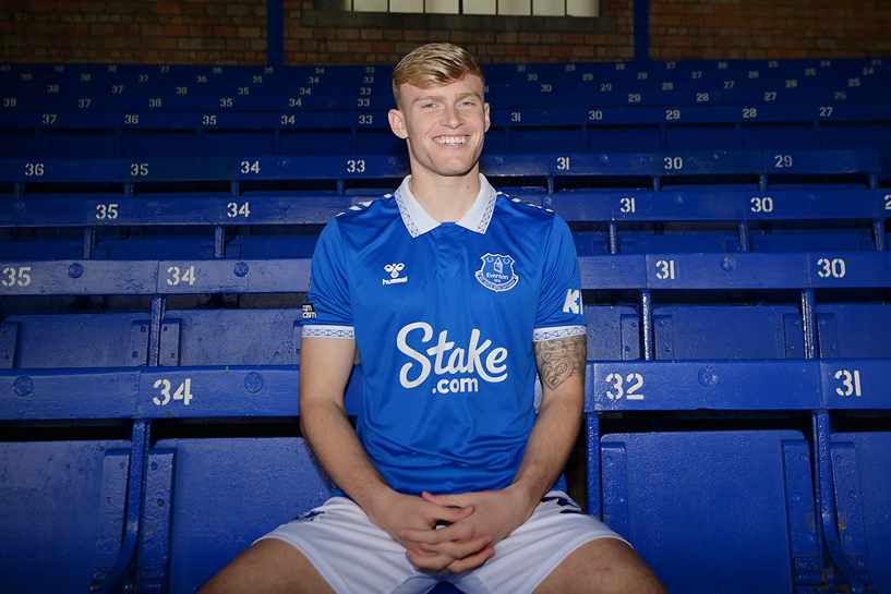 Manchester United Tertarik Jarrad Branthwaite, Everton Tegas : Tidak Dijual!