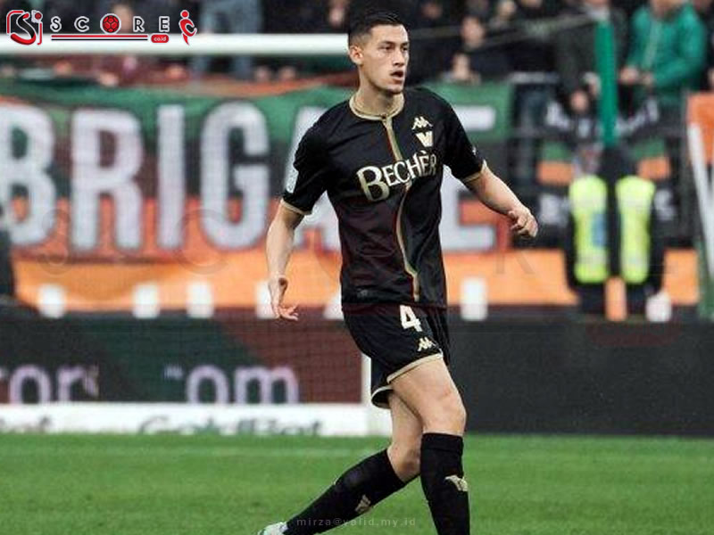 Jay Idzes Sukses Membawa Venezia Lolos ke Final Play off Serie A SCORE.CO.ID