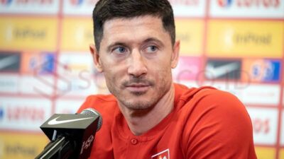 Robert Lewandowski Tegas akan Tetap Bermain untuk Barcelona SCORE.CO.ID