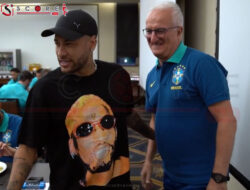 Aksi Mengejutkan Neymar: Beli Jersey di Kaki Lima