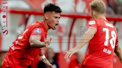 Mees Hilgers: Pahlawan Pertahanan Twente Menghadapi Manchester United 1-1