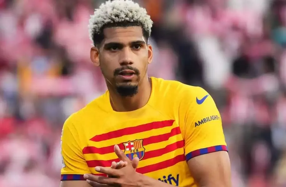 Ronald Araujo Tegaskan Barcelona Harus Juara Musim Ini