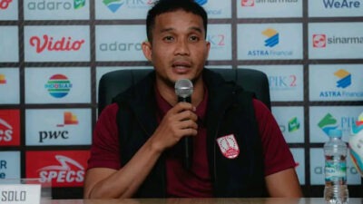 Persis Kena Sanksi Sosial, Pemain Sampai Ditegur Emak-Emak Pasar