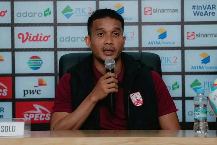 Persis Kena Sanksi Sosial, Pemain Sampai Ditegur Emak-Emak Pasar