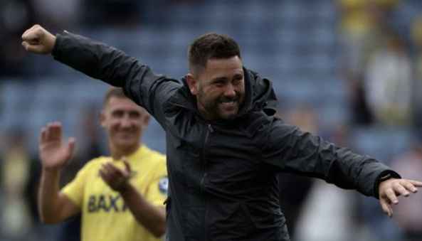 Kenali pelatih Oxford United dan taktik cemerlangnya.