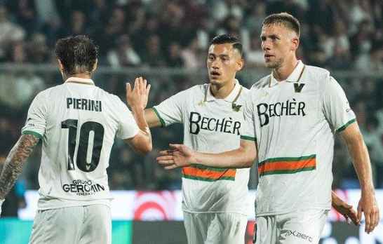 Kenali sosok pemain berdarah Indonesia di skuad Rossoblu ini.