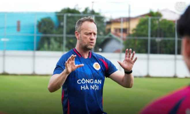 Profil pelatih baru Cong An Ha Noi FC dan visinya di 2025