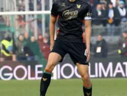 Venezia Buat Jay Idzes Merugi di Bursa Transfer, Kenapa?