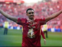 Alexander-Arnold Pilihan Utama Arne Slot Hingga Sisa Musim 2024/25