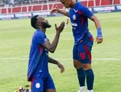 Arema Iklaskan Kepergian Charles Lokolingoy