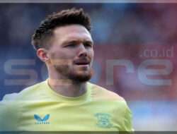 Freddie Woodman Kiper Ke-3 Liverpool