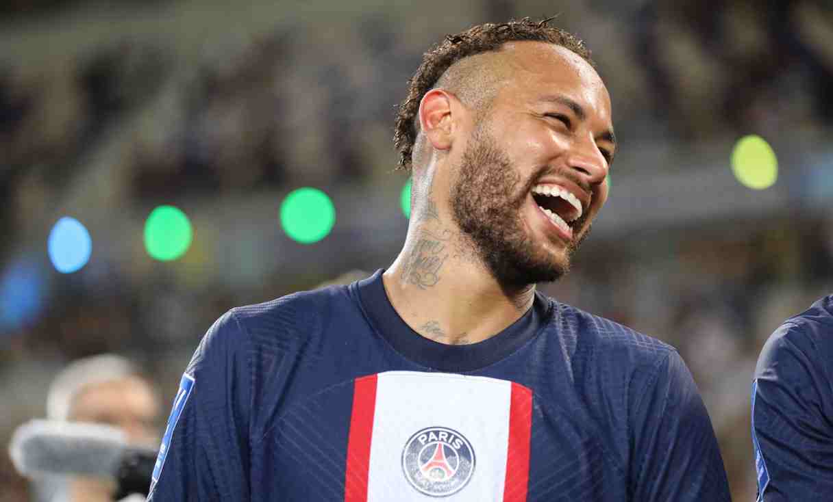 Mengupas nilai transfer fantastis dan rekor transfer baru.