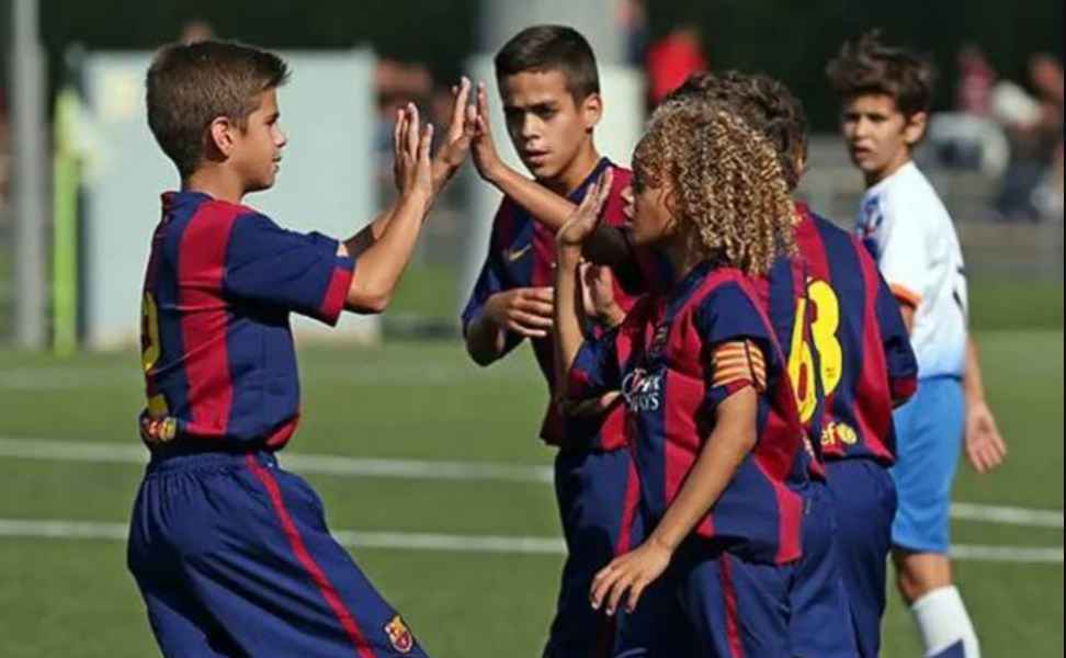 Pabrik bintang lapangan hijau dari berbagai penjuru.