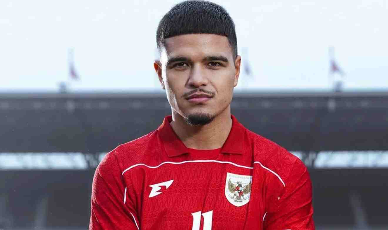 Agama Istri Ragnar Oratmangoen: Cerita Unik di Baliknya Profil & kisah pribadi istri Ragnar Oratmangoen.