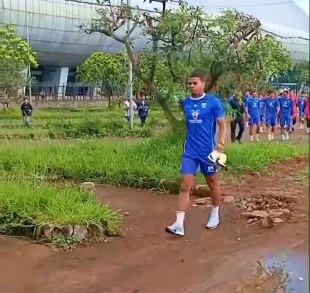 Persib Training Center Sudah Digunakan Meski Jalan Becek, Bojan Hodak: Tidak Masalah Persib Training Center Sudah Digunakan, Tapi Jalanan Becek