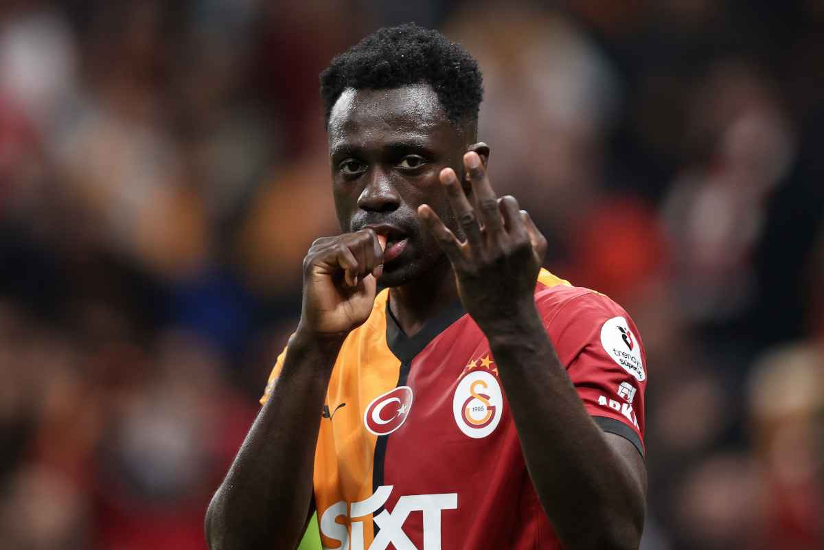 tawaran besar rekrut Davinson Sanchez
