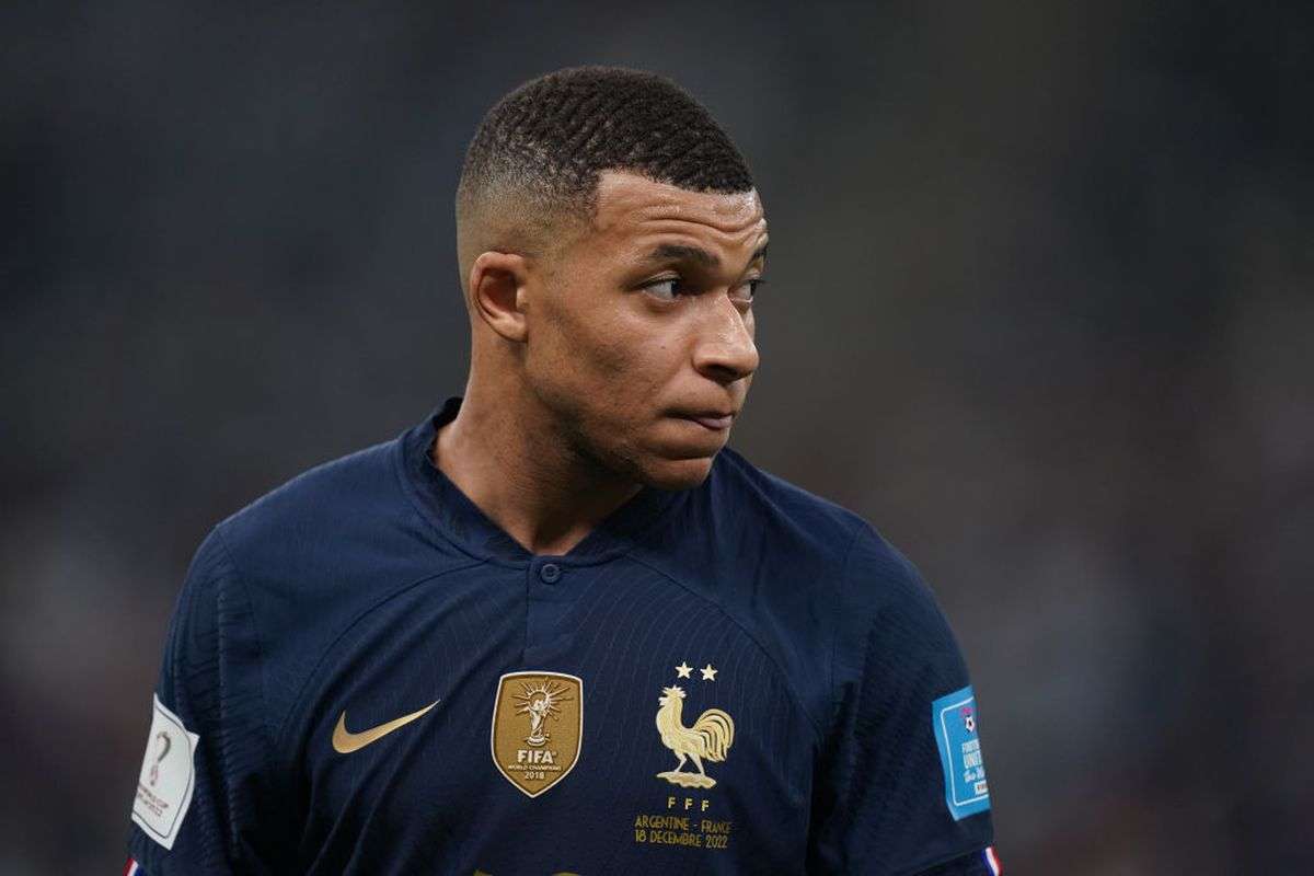 Musim Kedua Mbappe Pakai Nomor 10
