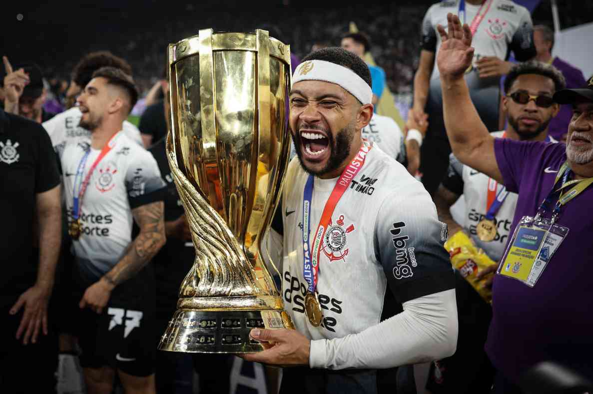 Trofi Memphis Depay Karir Lengkap di Klub dan Timnas 2025 Memphis Depay Koleksi trofi lengkap di klub dan timnas 2025