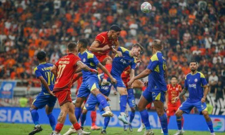 Skuat anyar Macan Kemayoran lawan Singo Edan siap tampil