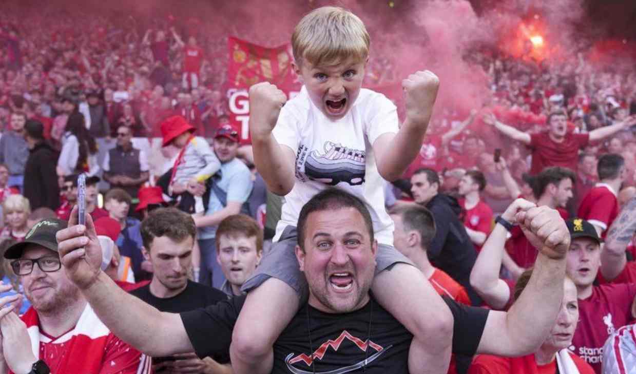 Trofi Manchester United vs Liverpool Siapa Lebih Unggul di 2025