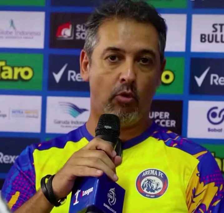 Marcos Santos Didesak Melirik Pemain Lokal Arema FC