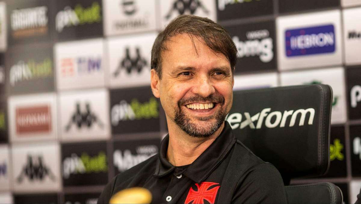 Profil Pelatih Persija Saat Ini