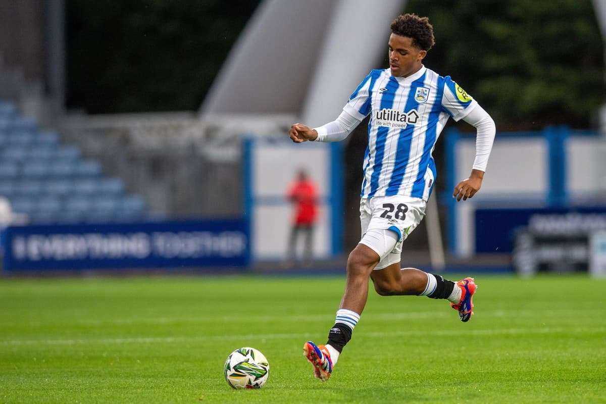 Prediksi Skor Huddersfield Town vs Doncaster Rovers