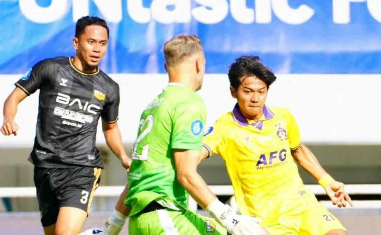 Analisis H2H, performa kunci, dan peluang menang timmu.