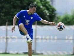 Thom Haye Berpotensi Debut Lawan Persebaya, Duet dengan 3 Pemain Ini