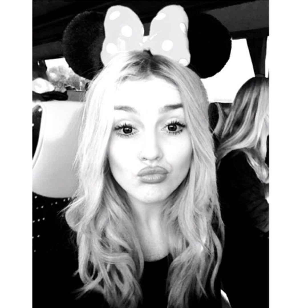 Duit Merubah Segalanya, Berikut Pasangan Pemain Bola Tercantik di Dunia Pasangan Pemain Bola Tercantik di Dunia