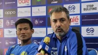Pelatih Arema Belajar dari Persib