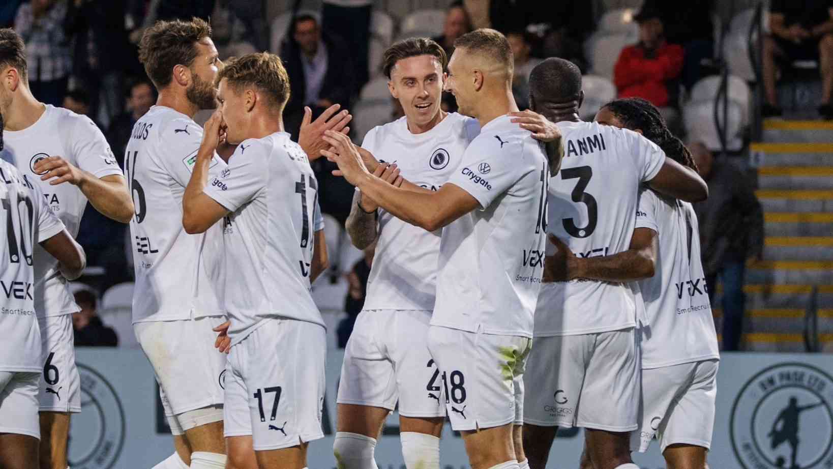 Prediksi Skor Sutton United vs Boreham Wood