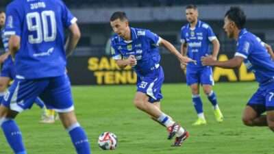 5 Gelandang Tengah Terbaik Persib Musim Ini, Thom Haye Bakal Sulit Digeser!