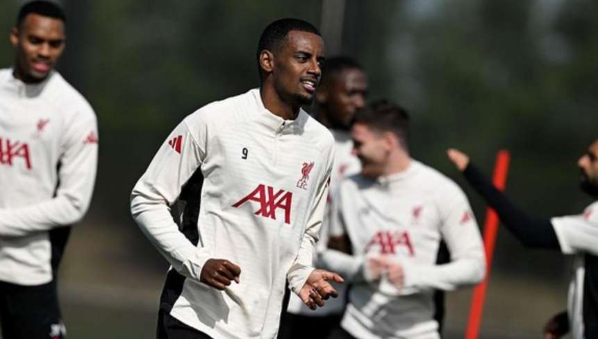 Daftar pemain incaran, yang akan dijual, dan berita resmi.