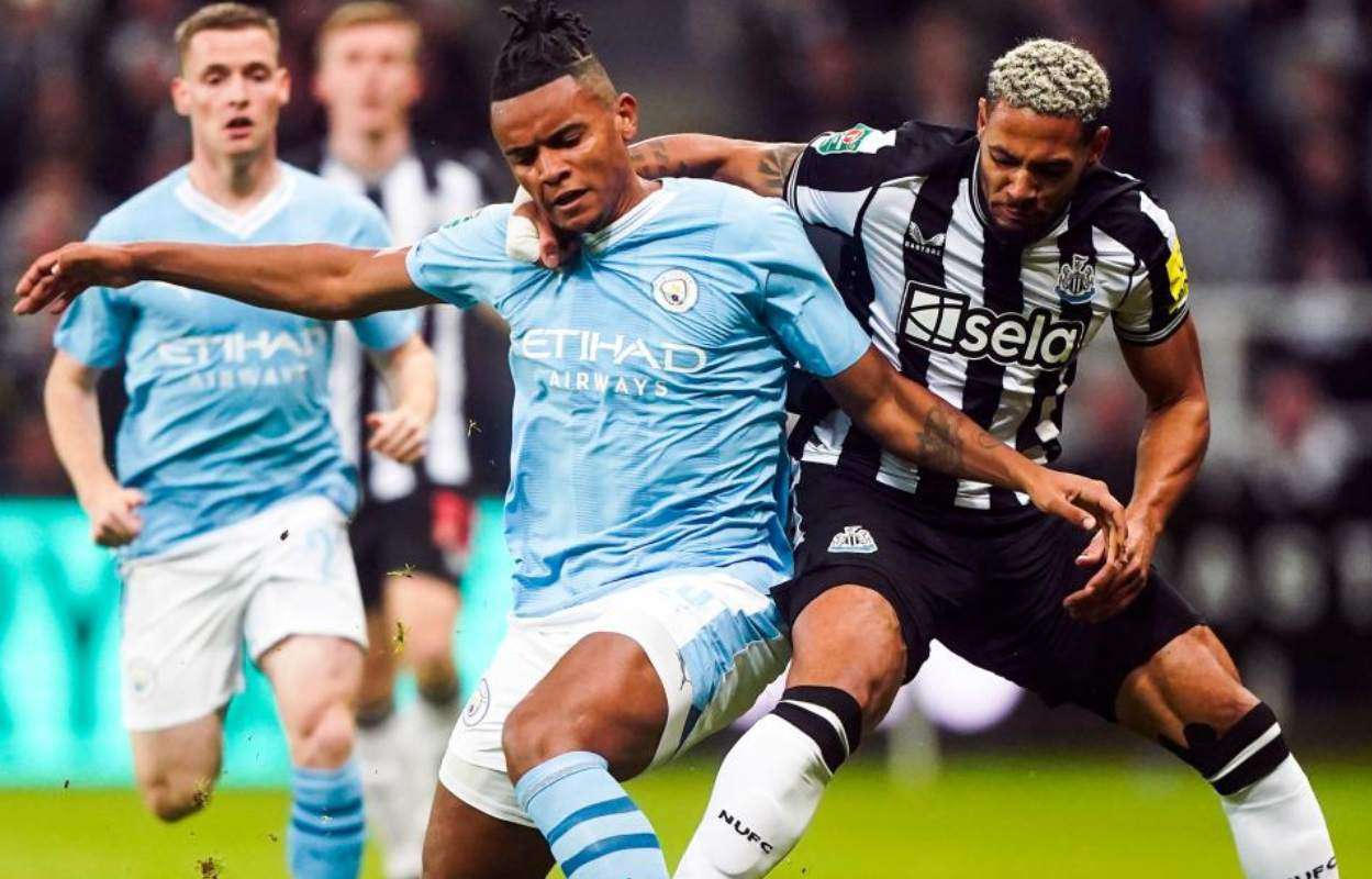 Lihat perbandingan poin dan persaingan di papan atas.