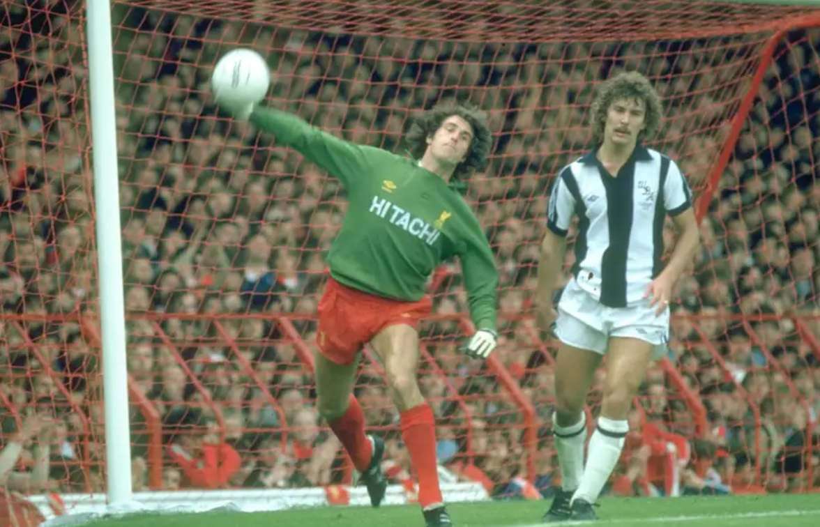 Kiper Terbaik Liverpool Sepanjang Masa, Bukan Cuma Alisson Melihat kembali aksi Clemence, Dudek, dan para legenda