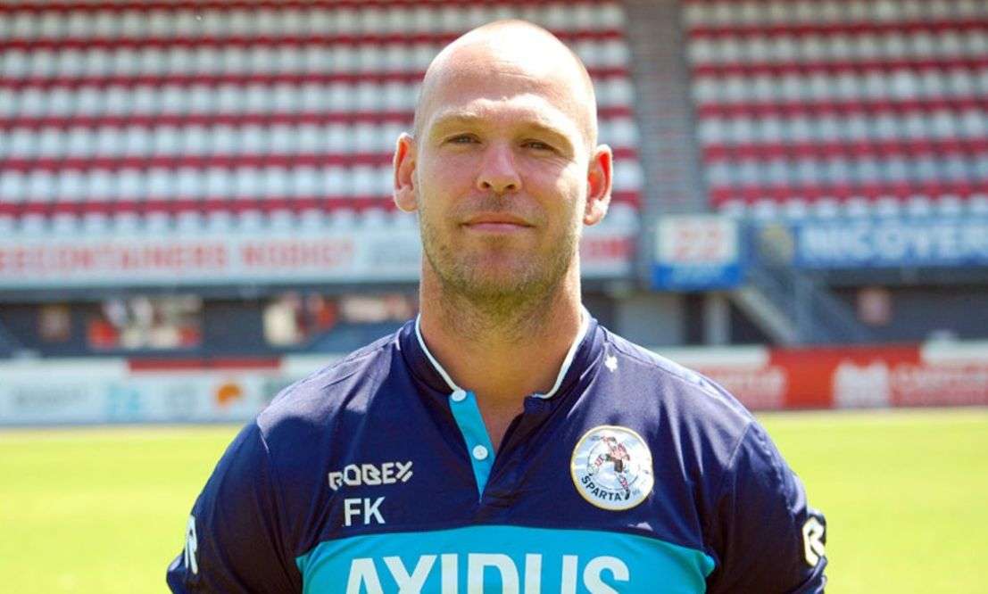 Mengupas perjalanan karir dan filosofi kepelatihannya.