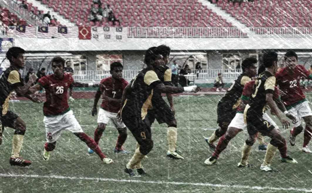 Momen Panas dan Tak Terlupakan di Lapangan Hijau