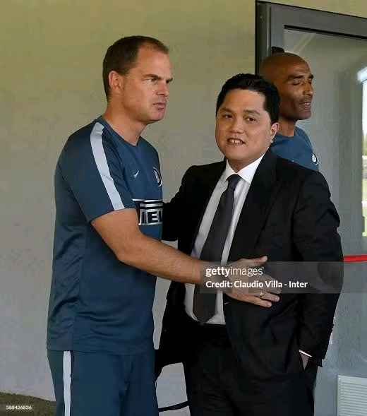 Frank de Boer dengan Erick Thohir ketika melatih Inter Milan pada 2016