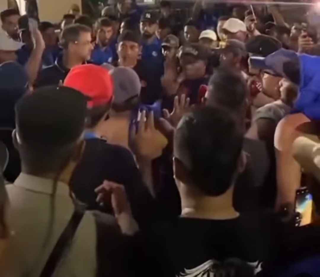 Aremania Ngamuk Lagi, Marcos Santos Temui Penggemar