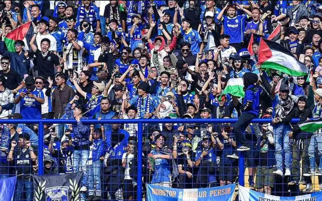 Perbedaan Viking dan Bobotoh, Mana yang Lebih Dulu Ada? Ini Sejarahnya Kenali ciri khas dua kelompok suporter fanatik Persib.