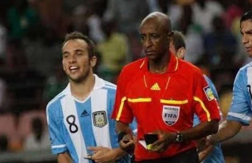 Kontroversi wasit curang dalam sejarah sepak bola dunia.