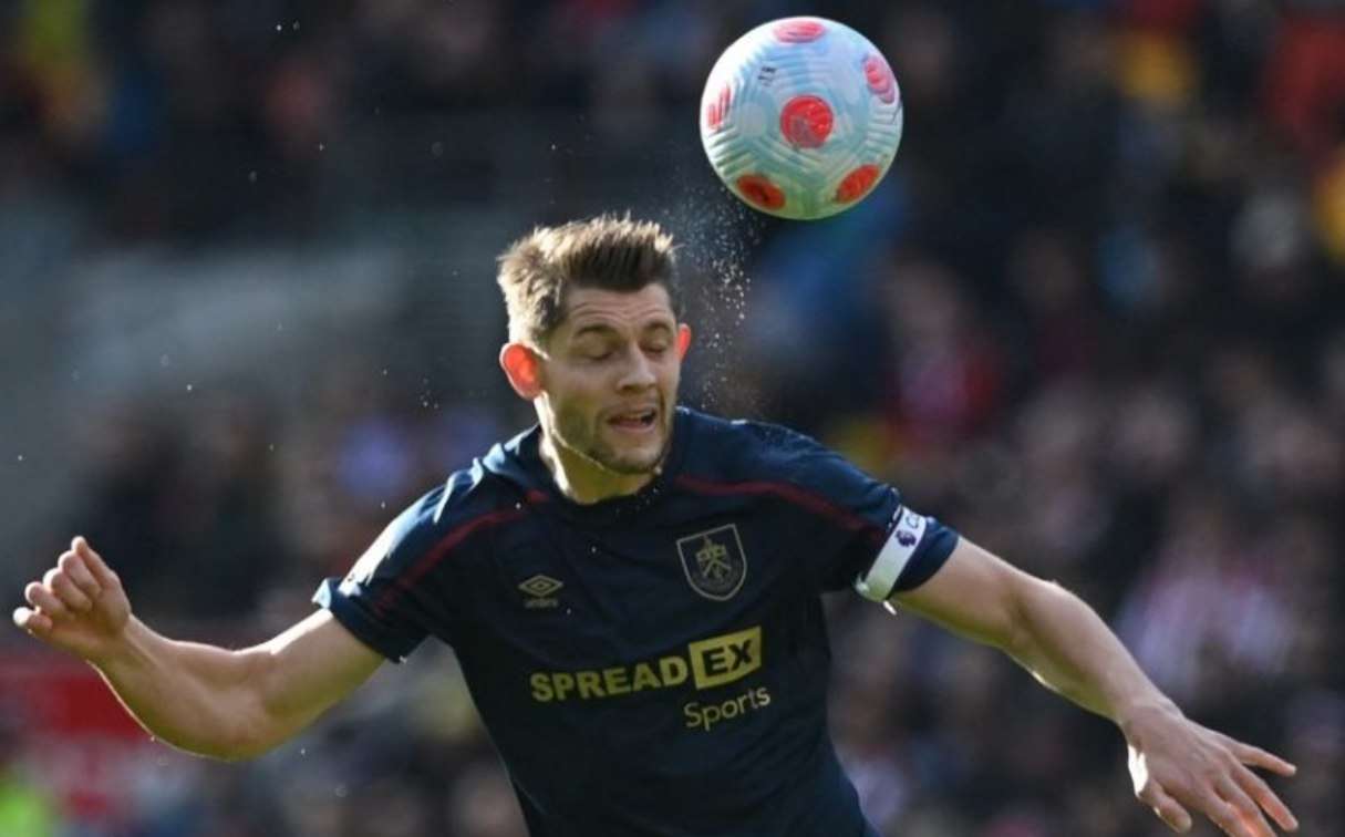 RESMI Perpanjangan Kontrak James Tarkowski di Everton HIngga 2028 Langkah strategis Everton amankan lini pertahanan.