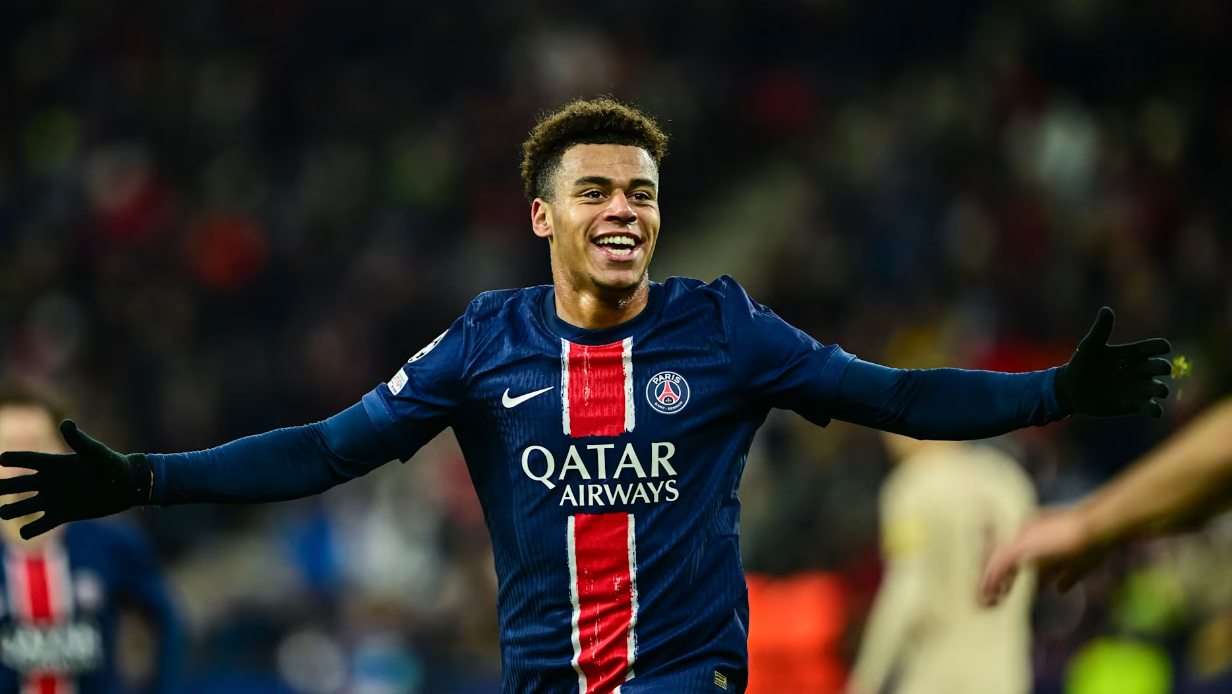 Desire Doue: Pemain sayap PSG berusia 20 tahun ini telah menjadi bintang, dengan market value €90 juta dan prestasi seperti finis ke-14 di Ballon d'Or. Performa konsistennya membuatnya unggul di berbagai ranking.